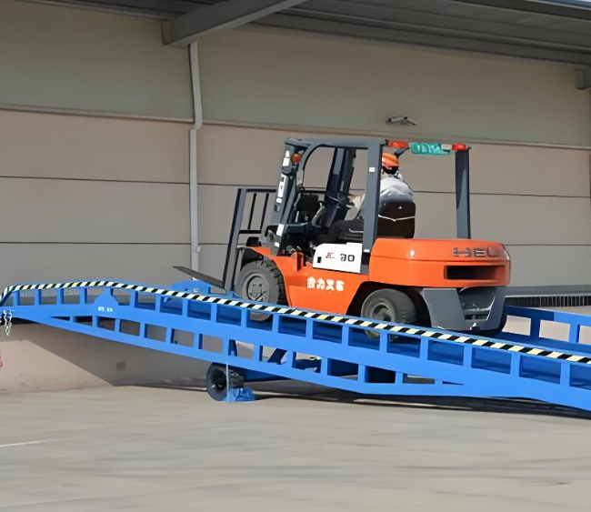沙湾移动式卸货平台（叉车用）